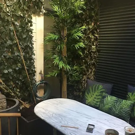 Maison-atelier 3bd Et 3ba Avec Patio Fleuri Au Pied De Montmartre Apartman